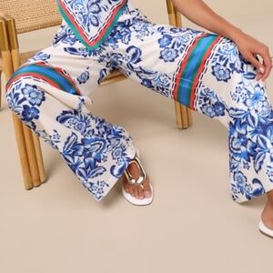Lulus Tulla White And Blue Floral Satin Wide-leg Pants - Size S